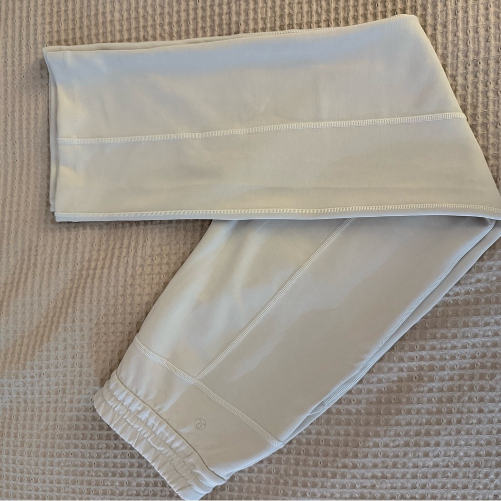 Lululemon Softstreme Pants - New w/out tags - Picture 4 of 7